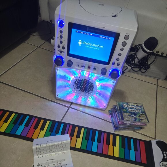 Karaoke Machine - Picture 1 of 9